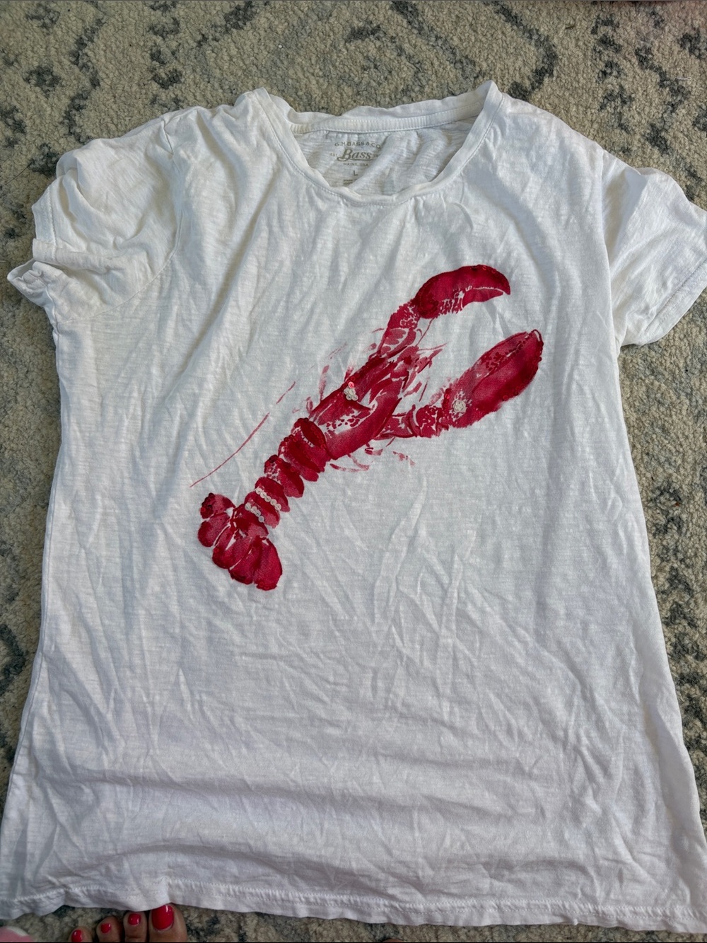 G.H. Bass & Co. White Short Sleeve Tee with Red Lobster Print